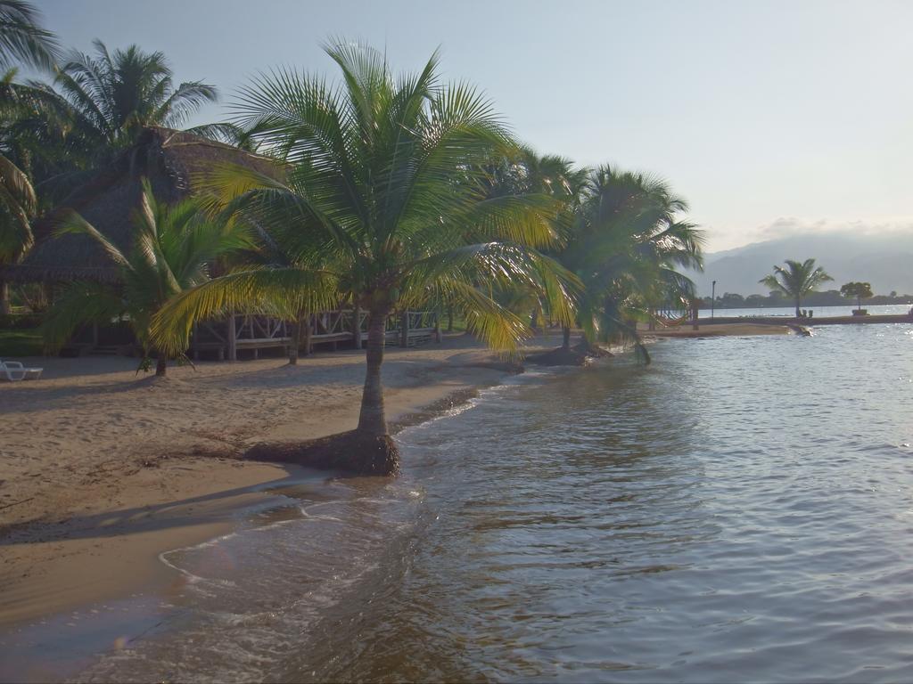 Amatique Bay Hotel Puerto Barrios Exterior foto
