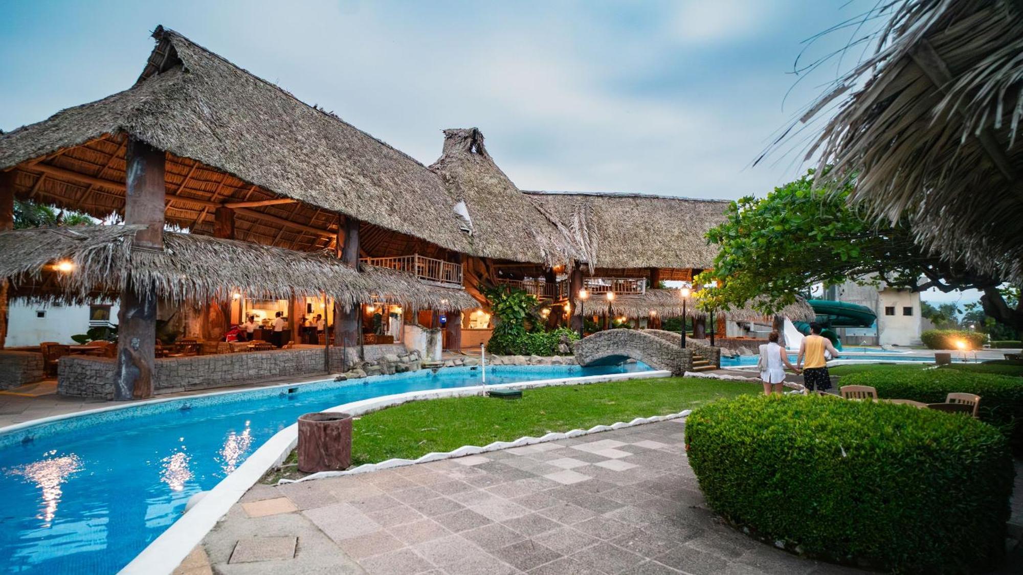 Amatique Bay Hotel Puerto Barrios Exterior foto