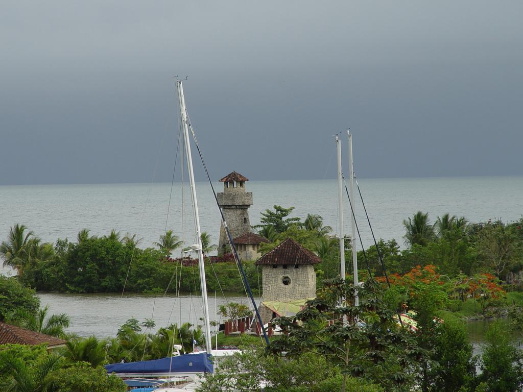 Amatique Bay Hotel Puerto Barrios Exterior foto